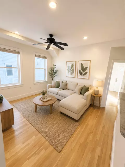 4 Humboldt Pl #8-3, Boston, MA 02127