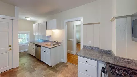 122 Gladstone St #A, Boston, MA 02128