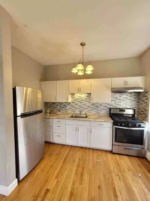 338 Warren St #6, Boston, MA 02119