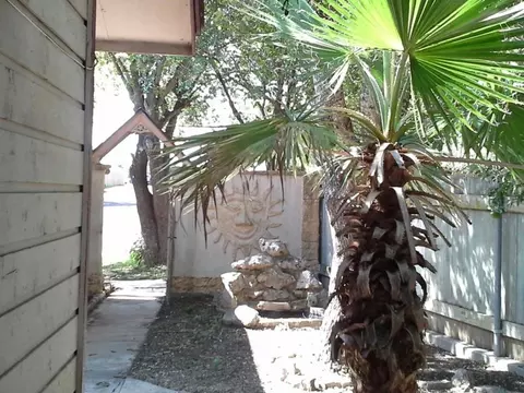 8448 Dixon Ridge Dr, San Antonio, TX 78239