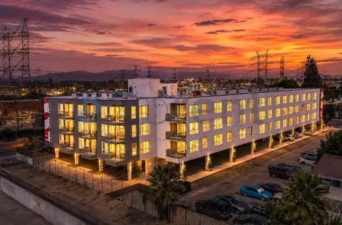 18900 Parthenia St #211, Northridge, CA 91324