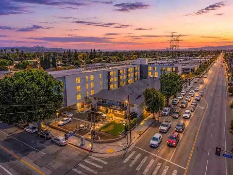 18900 Parthenia St #310, Northridge, CA 91324