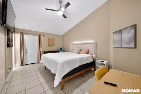293 Chicago Woods Circle Studio B, Orlando, FL 32824