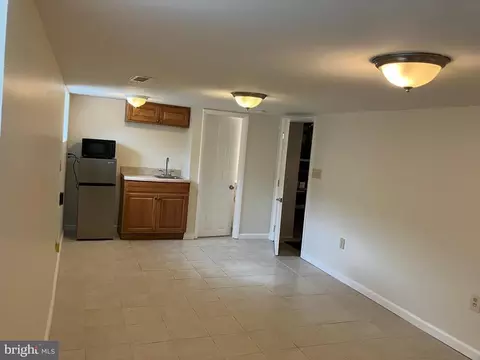 2516 5th St S, Arlington, VA 22204
