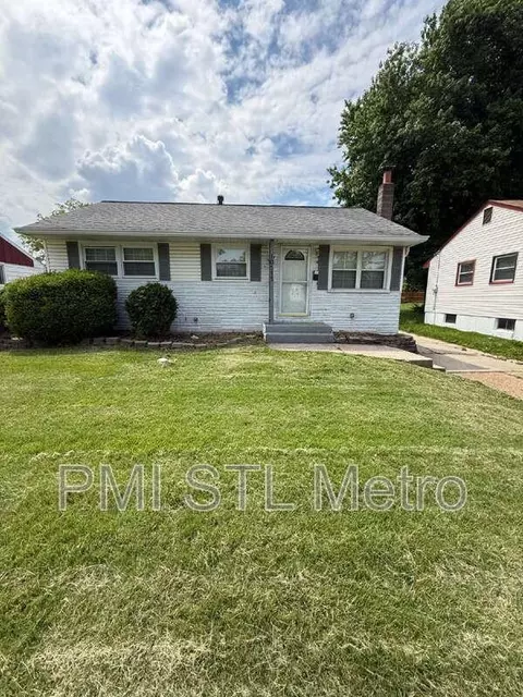 10515 Renfrew Dr, Glasgow Village, MO 63137