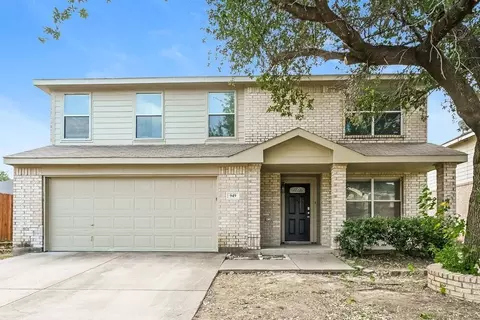 949 Canary Dr, Saginaw, TX 76131