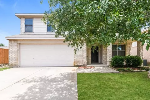 949 Canary Dr, Saginaw, TX 76131