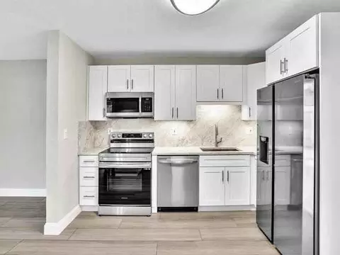 541 NE 18th St, Boca Raton, FL 33432