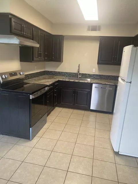 3024 Tudor Ln #102, Irving, TX 75060