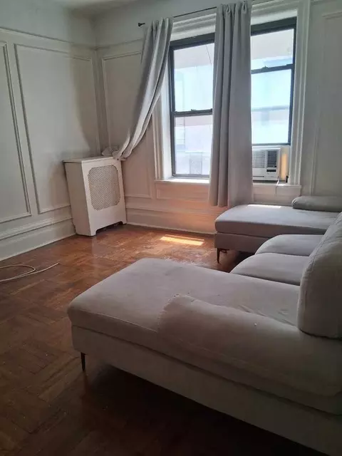 31-53 34th St, Astoria, NY 11106