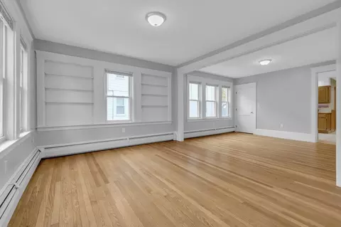6 Stirling St #1, Andover, MA 01810