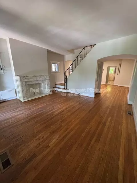 5622 Darlington Rd, Pittsburgh, PA 15217