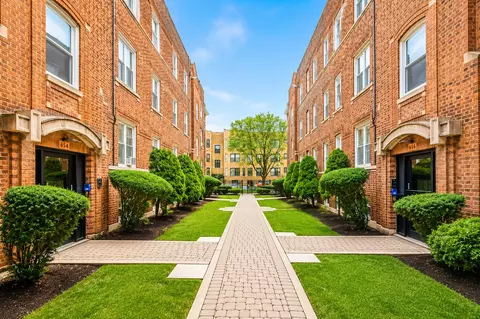 658 W Oakdale Ave #3B, Chicago, IL 60657