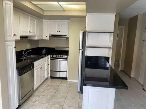 7555 Linda Vista Rd #15, San Diego, CA 92111