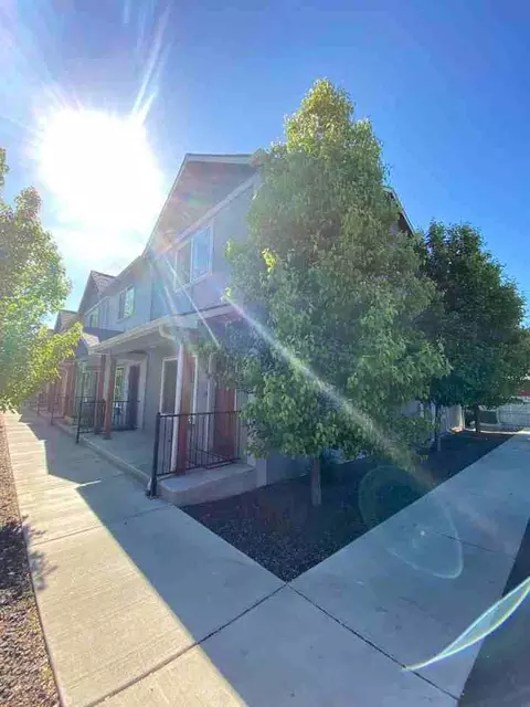 615 S 3rd St, Selah, WA 98942