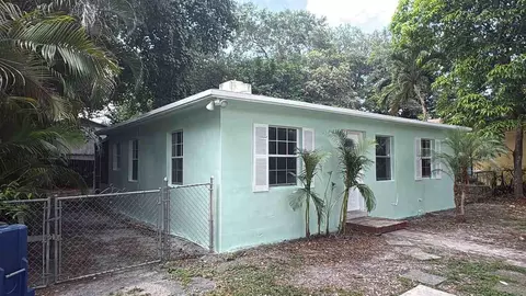 475 NE 164th St, Golden Glades, FL 33162