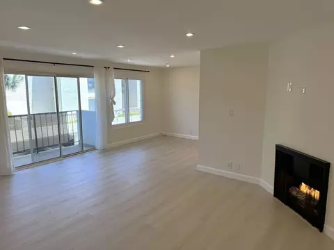 8163 Redlands St #40, Los Angeles, CA 90293