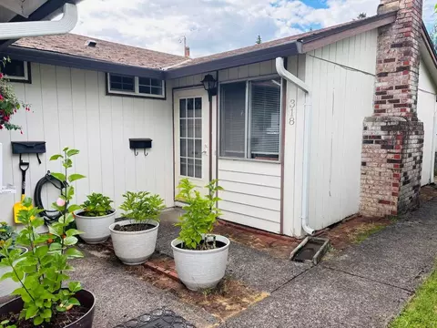 318 W 30th St, Vancouver, WA 98660