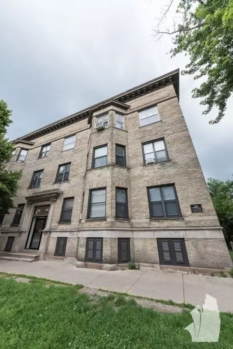 915 W Waveland Ave #923-2D, Chicago, IL 60613