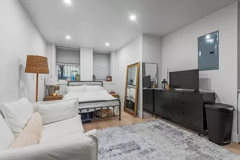 241 W 75th St #3, New York, NY 10023