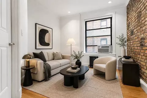102 Christopher St #4E, New York, NY 10014