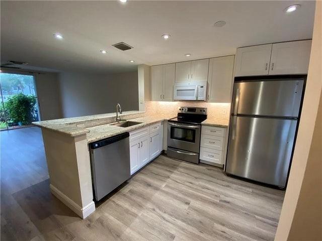 1078 Jeffery St, Boca Raton, FL 33487