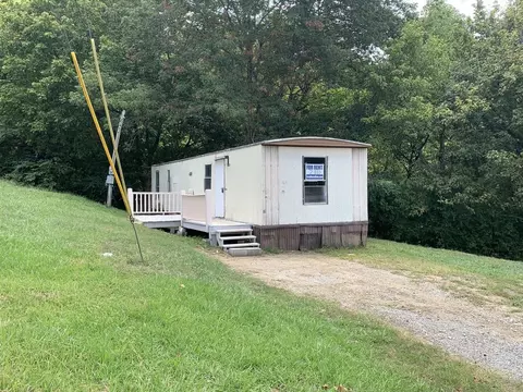 6692 Skyview Dr SE, Acworth, GA 30101