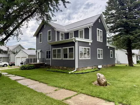 601 Clark St, Reinbeck, IA 50669