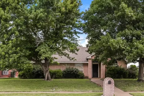 1357 Meadow Creek Dr, Lancaster, TX 75146