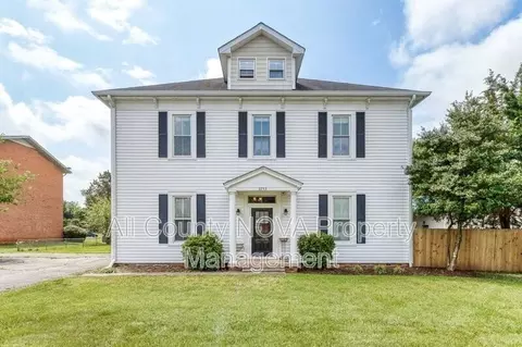 8753 Signal Hill Rd #4, Manassas, VA 20110
