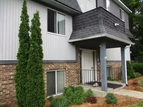 729 Keenway Cir #E, Kalamazoo, MI 49001