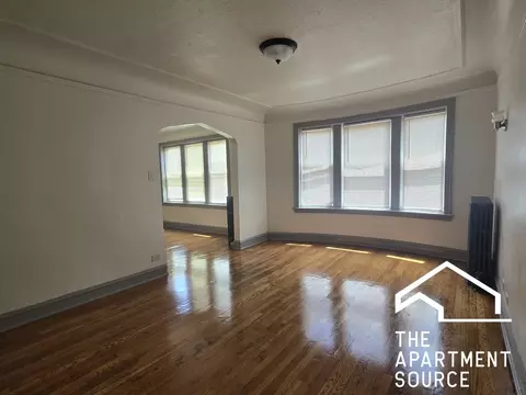 838 N Massasoit Ave #3B, Chicago, IL 60651