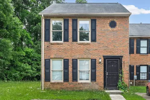 8066 Woodlake Dr, Riverdale, GA 30274