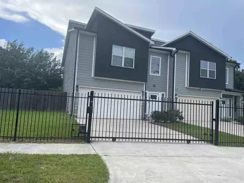 6850 Southbank St #A, Houston, TX 77033