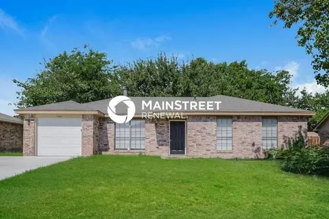 1905 Carrington Dr, Glenn Heights, TX 75154