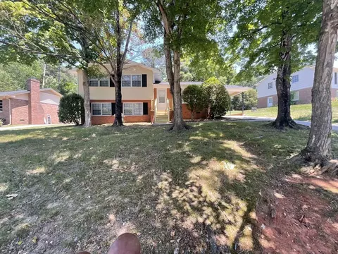 229 Foxcroft Dr, Winston Salem, NC 27103