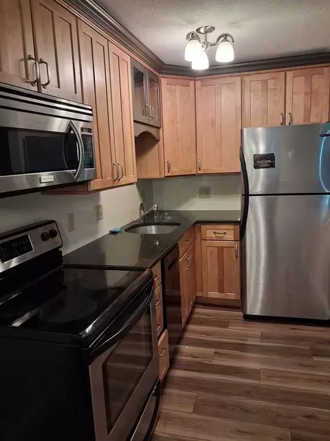 74 Barrett St, Northampton, MA 01060