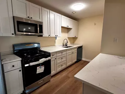 435 Oaklawn Ave #324, Cranston, RI 02920