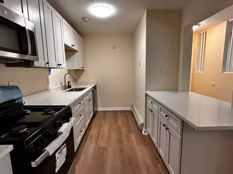 435 Oaklawn Ave #324, Cranston, RI 02920