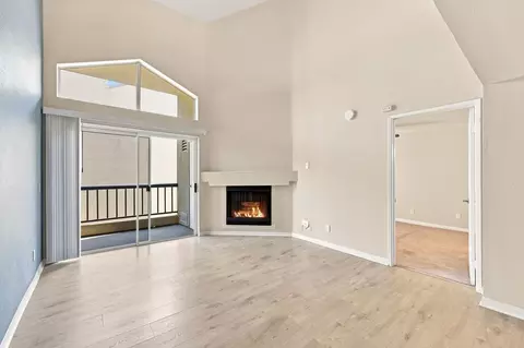21550 Burbank Blvd #312, Los Angeles, CA 91367