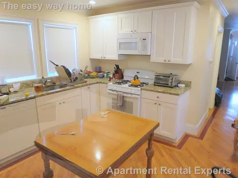 2 Edgar Ct #1, Somerville, MA 02145