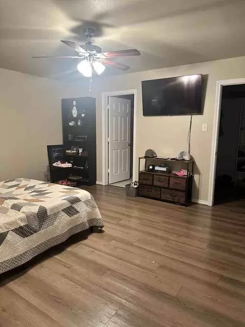 928 Austin Ct #930, Weatherford, TX 76086