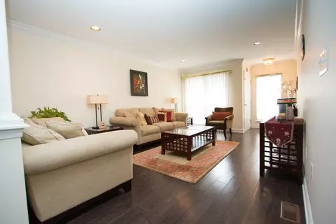 17 Lee Ct #1, Plainsboro, NJ 08536