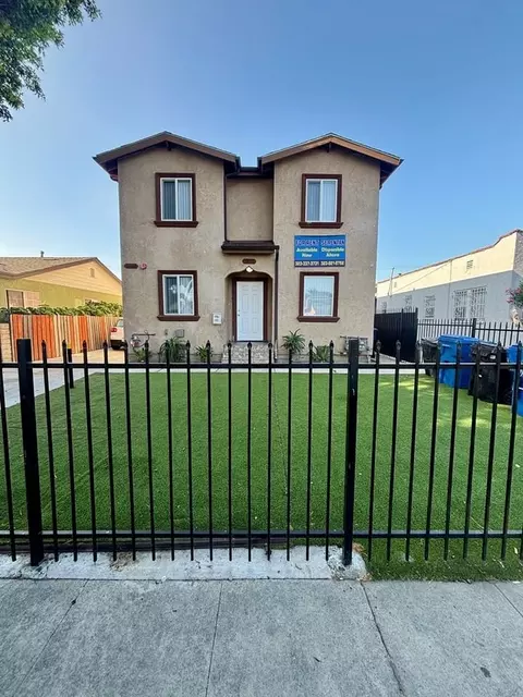 1000 E 84th St, Los Angeles, CA 90001