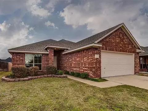 132 Horseshoe Bnd, Waxahachie, TX 75165