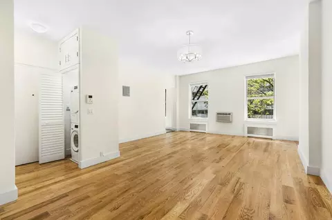 417 W 50th St #2A, New York, NY 10019
