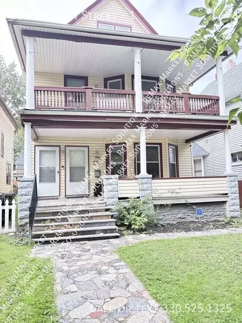 2082 W 87th St #1, Cleveland, OH 44102