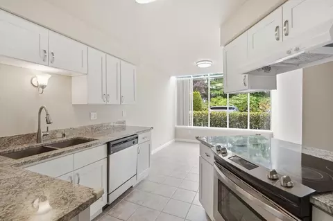 16419 Spruce Way, Lynnwood, WA 98037