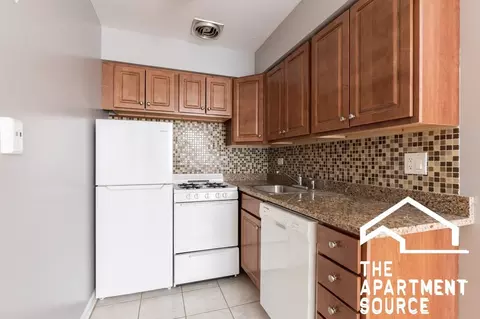 5820 N Sheridan Rd #502, Chicago, IL 60660