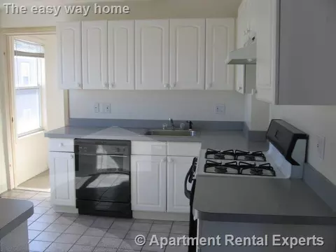 8 Pearl St #3, Medford, MA 02155